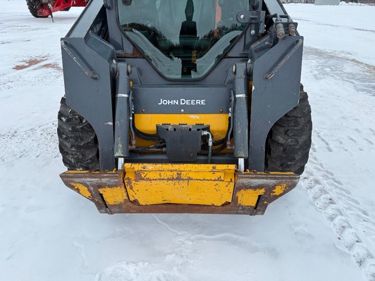 2018-deere-318g-image-12