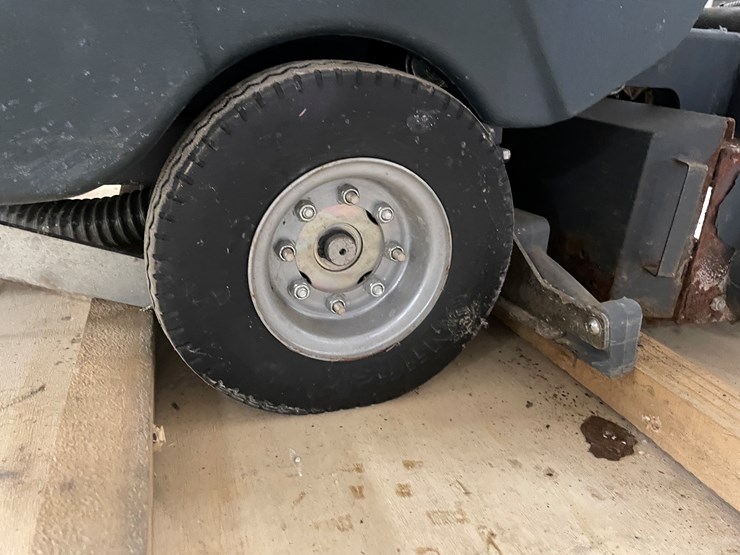 #304-•-advance-aqua-plus-carpet-extractor-image-28