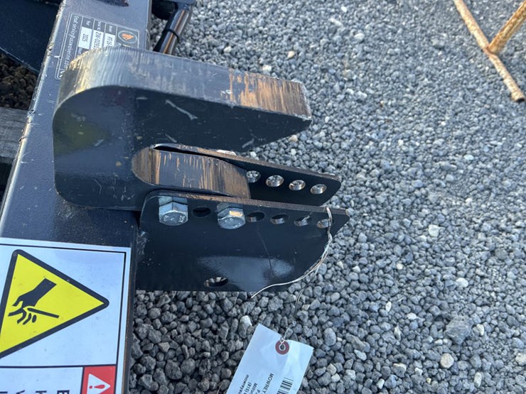#115429-•-skidsteer-mt-3pt-hitches-image-4