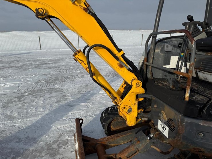 new-holland-e27sr-image-34