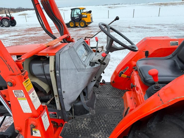 kubota-la480-image-35