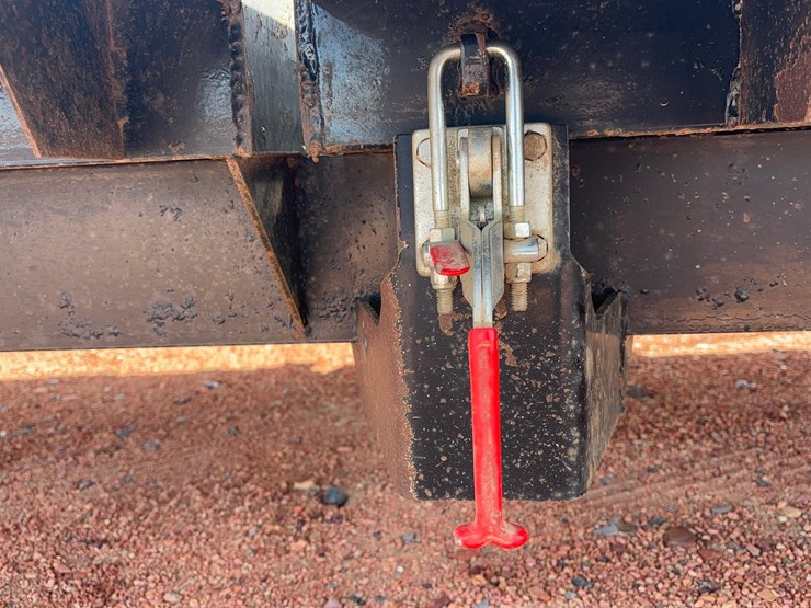 2018-titan-trailer-image-9