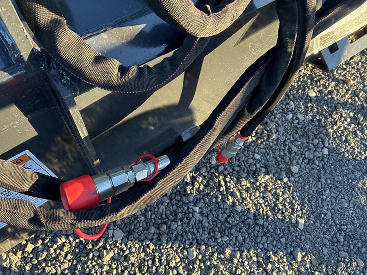 #115416-•-72"-grapple-image-7