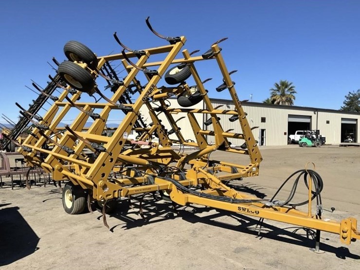sweco-36'-fold-up-field-cultivator-image-1