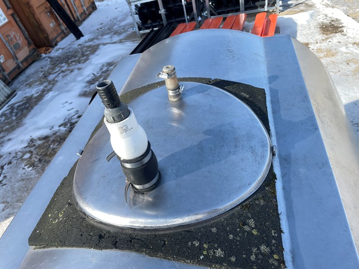 #305-•-600-gallon-mueller-stainless-steel-bulk-tank-image-17