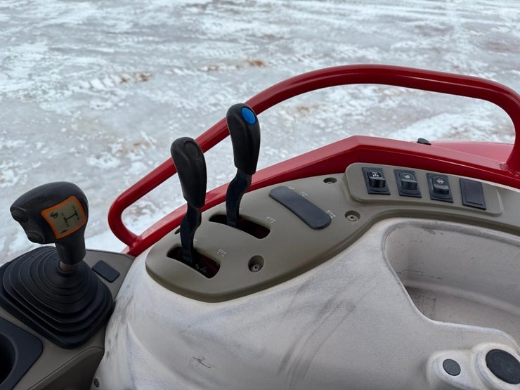 case-ih-farmall-140a-image-50