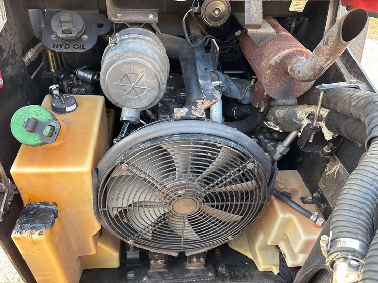 2014-takeuchi-ts50r-image-16