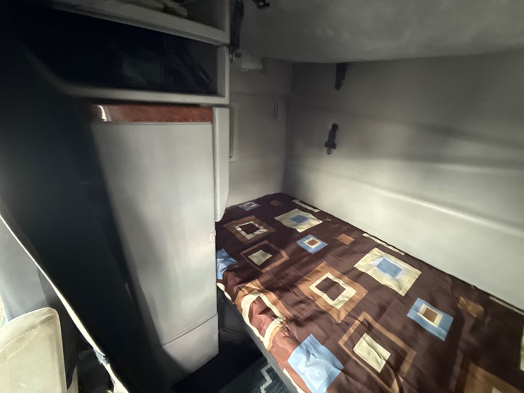 #30939-•-2012-volvo-vnl-tandem-axle-truck-tractor-image-37