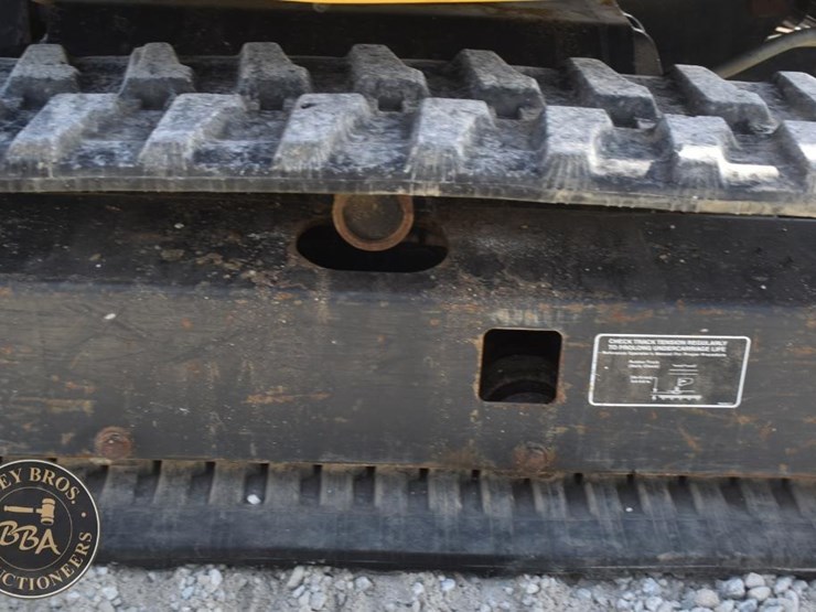 2021-deere-26g-image-32