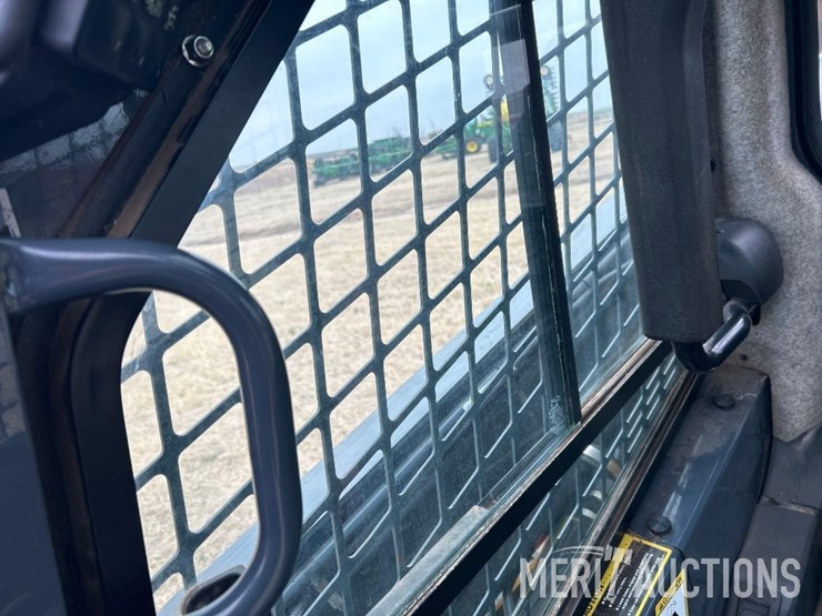 2018-deere-333g-image-43