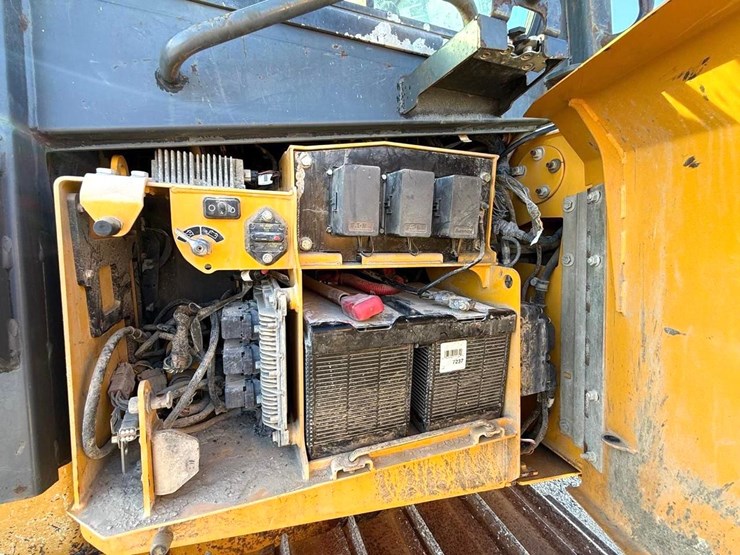 2021-caterpillar-289d3-image-25