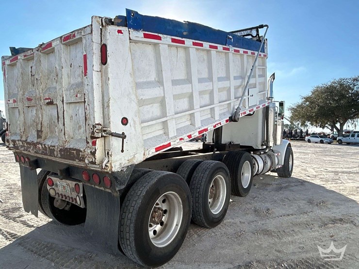 1995-peterbilt-379-image-3