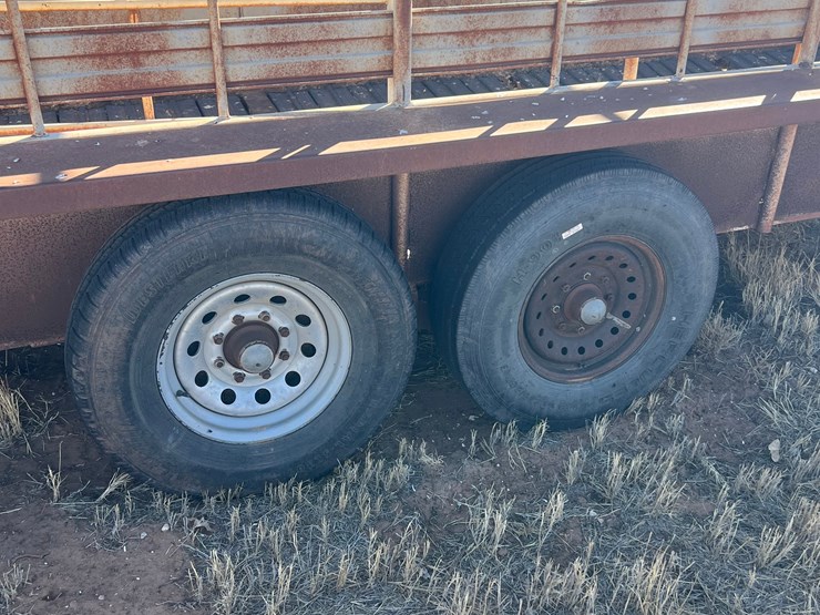 neck-over-24'-livestock-trailer-image-4