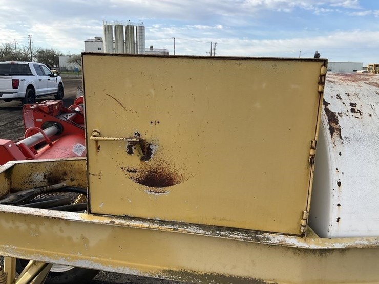 custom-550g-dual-axle-fuel-wagon-image-7