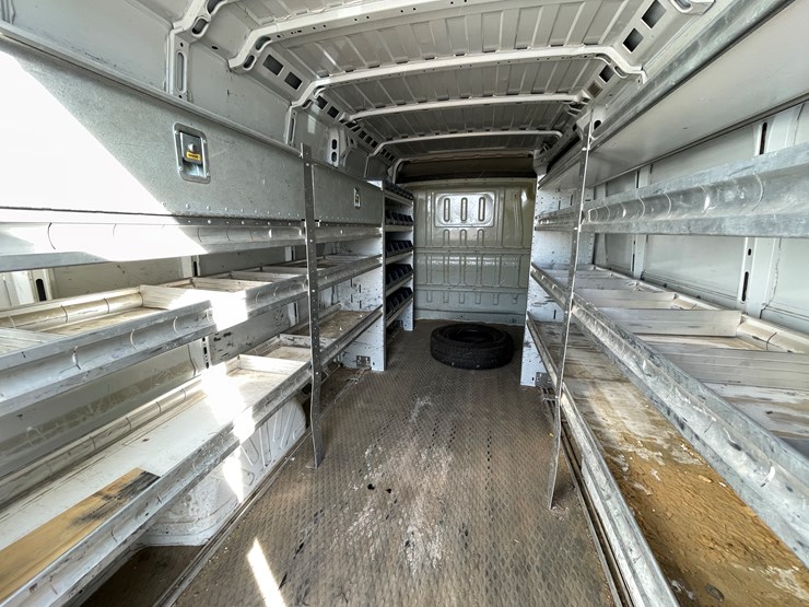 2016-dodge-3500-image-16