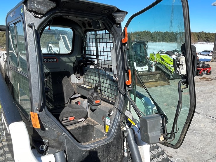 2022-bobcat-t76-image-42