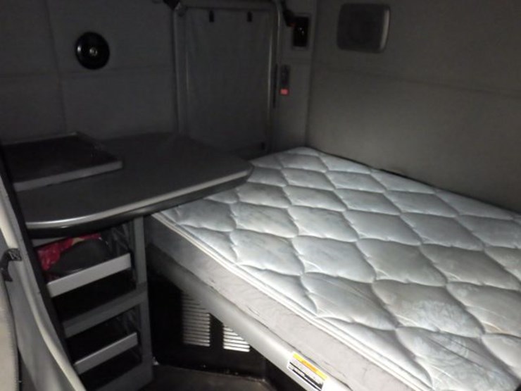 2022-kenworth-t680-image-21