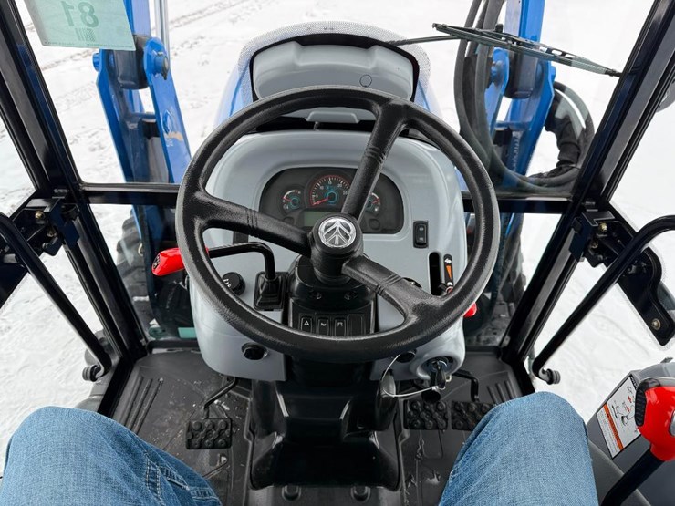new-holland-boomer-37-image-48