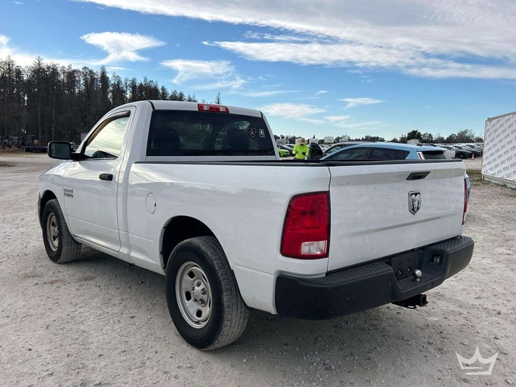 2015-dodge-1500-image-4