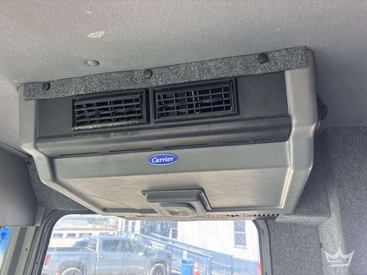 2001-freightliner-mb55-image-21