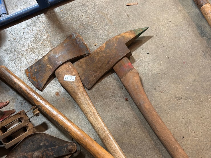 #84-•-lot-of-axes-image-2