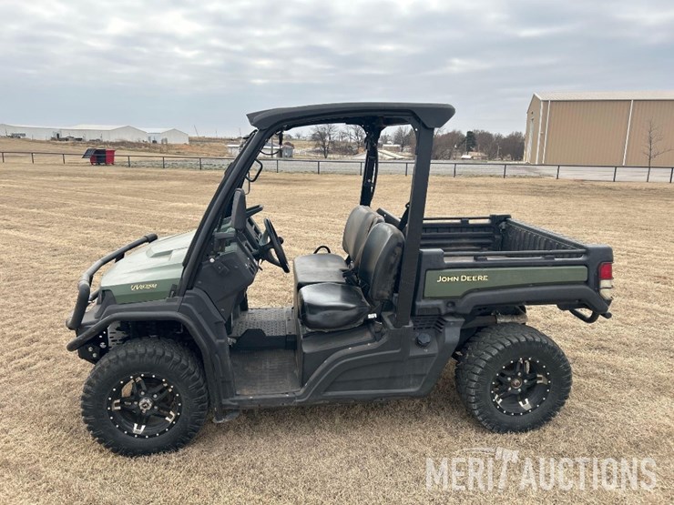 2021-john-deere-gator-image-2
