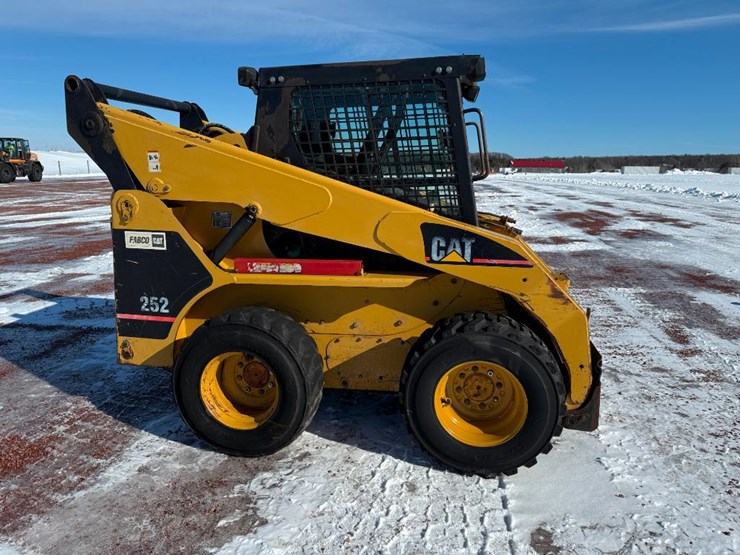 caterpillar-252-image-3