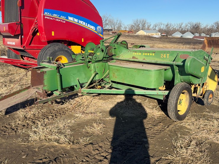 john-deere-24t-image-12