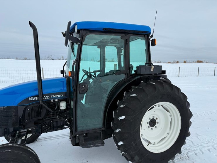 new-holland-tn75d-image-15