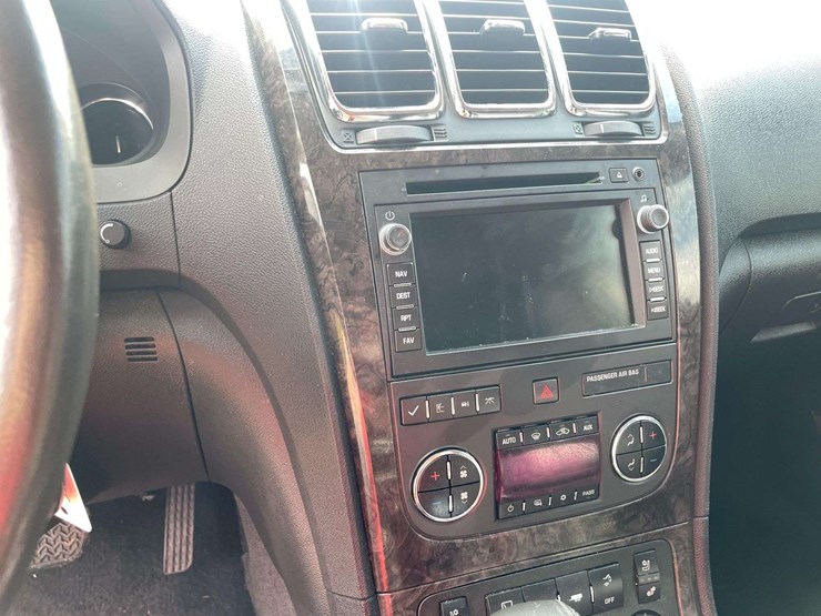 2012-gmc-acadia-denali-image-13