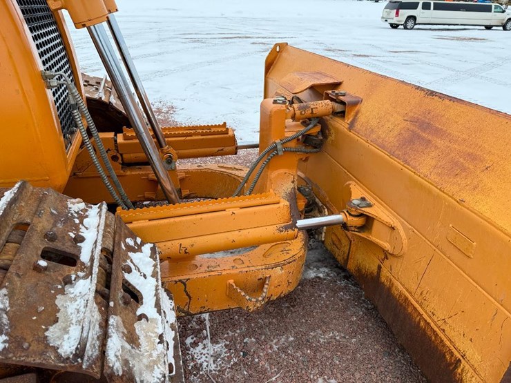 2011-case-1650l-xlt-image-38