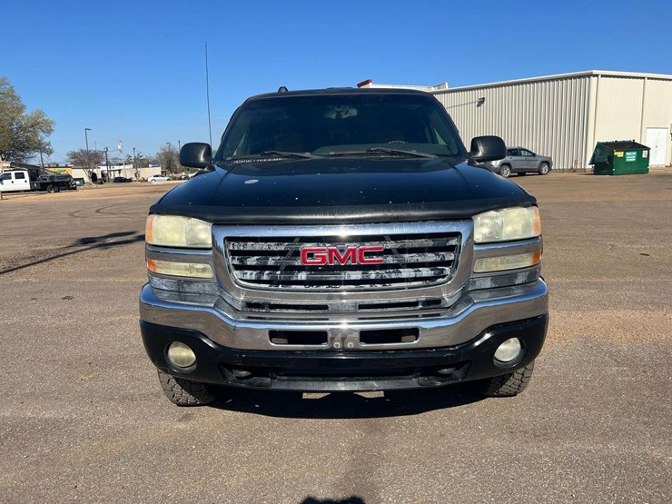 2004-gmc-2500-image-5