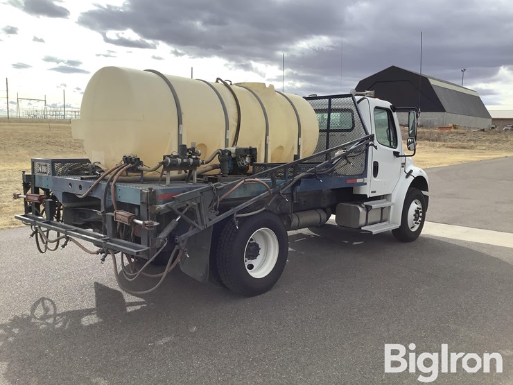 2003-freightliner-m2-106-image-5