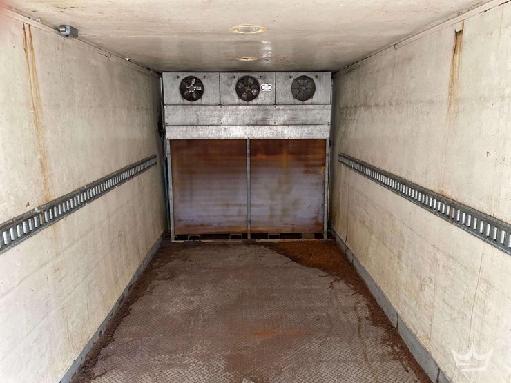 2005-freightliner-m2-106-image-17