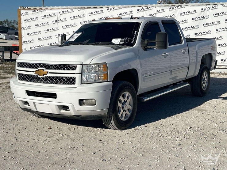 2014-chevrolet-silverado-2500hd-image-1