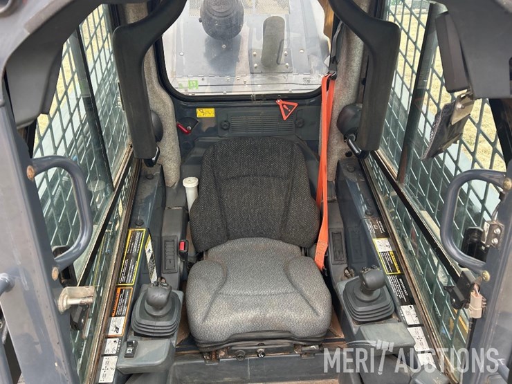 2018-deere-333g-image-40