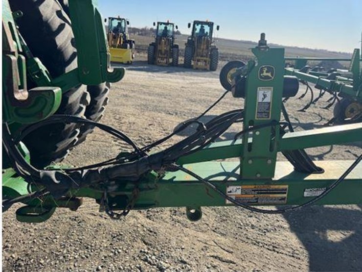 john-deere-2210-image-32