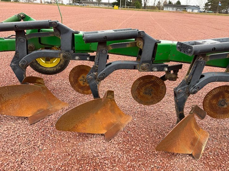 john-deere-2810-image-13