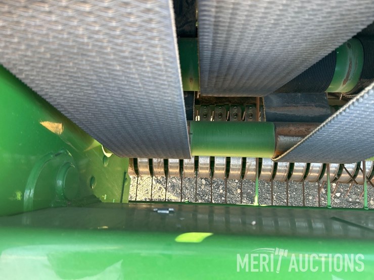 john-deere-561m-image-27