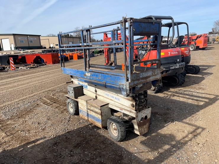 #1017-•-marklift-scissor-lift-image-2