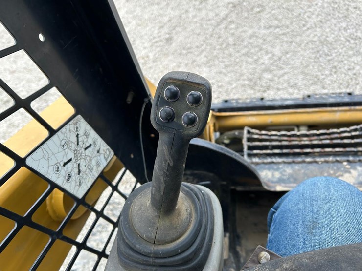 caterpillar-259d-image-24