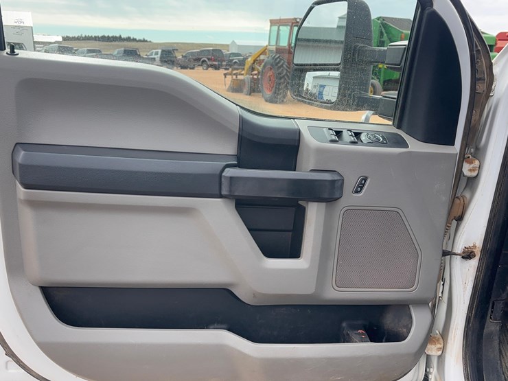 2019-ford-f550-image-14