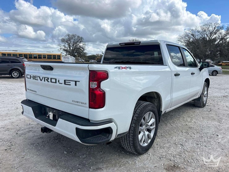 2023-chevrolet-silverado-1500-image-3