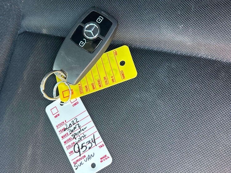 2022-mercedes-benz-sprinter-1500-image-25