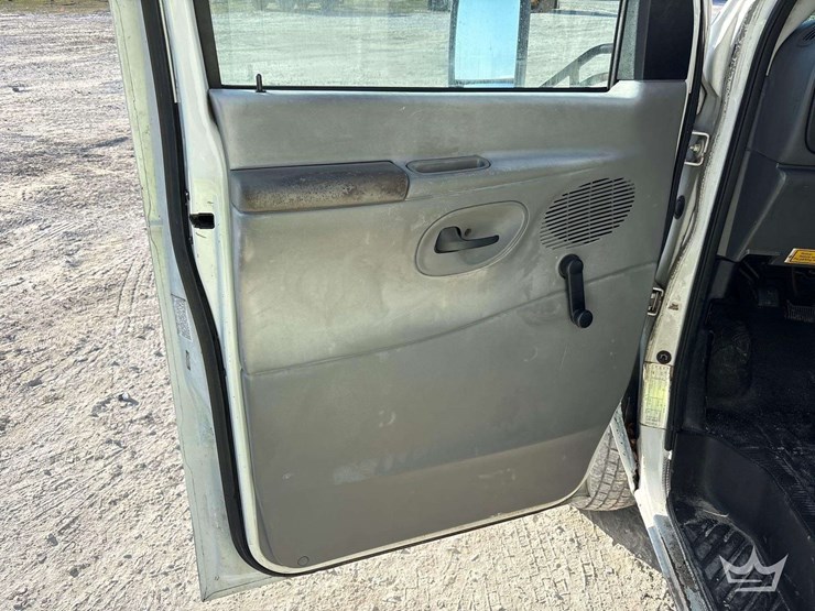 2003-ford-e450-image-33