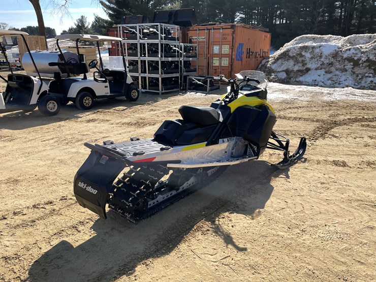 #203-•-2022-ski-doo-renegade-sport-600-efi-snowmobile-(sells-with-bill-of-sale-only)-image-5