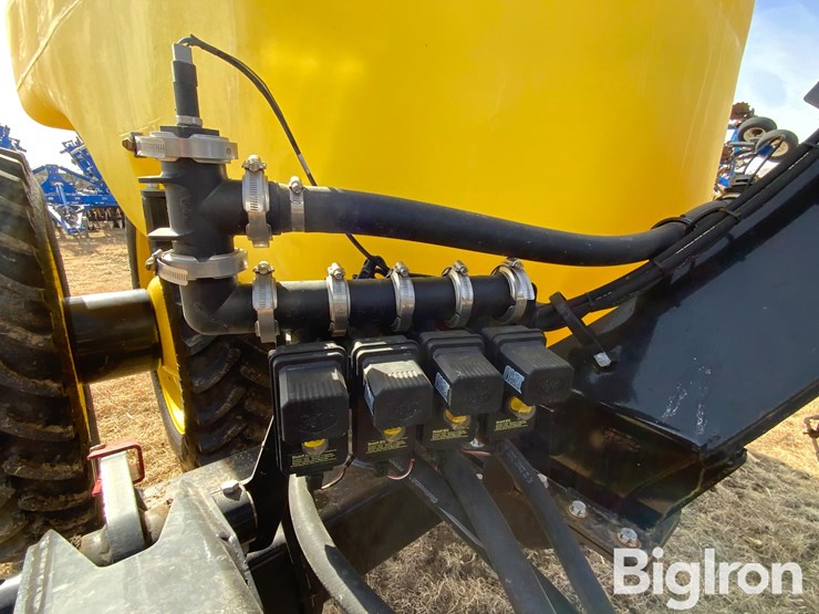 2023-fast-8324-16r30-fertilizer-applicator-image-12