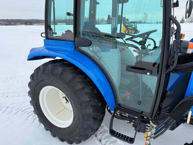 new-holland-boomer-37-image-17