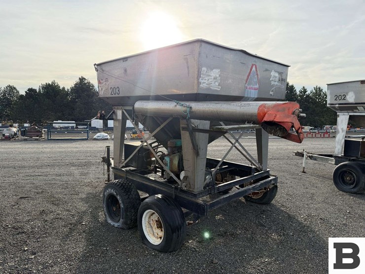 willmar-seed-tender-trailer-image-2