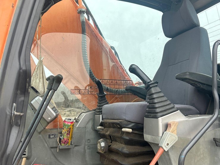 2014-doosan-dx225-lca-image-30